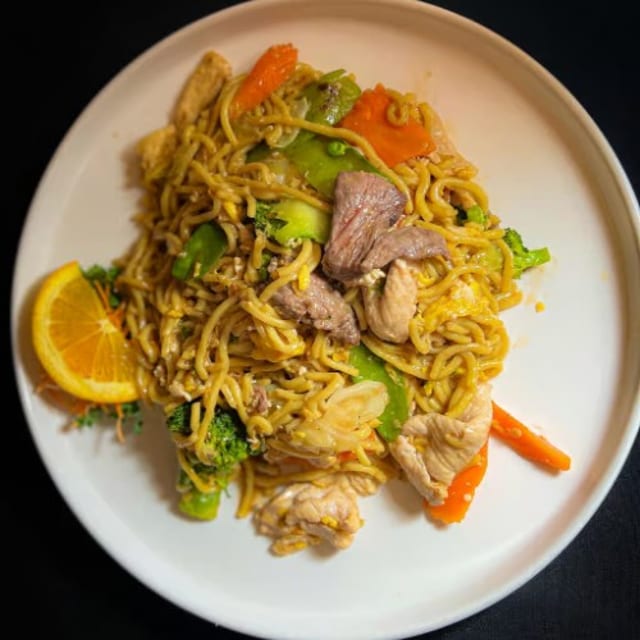 Pad Lo-Mein Noodle.