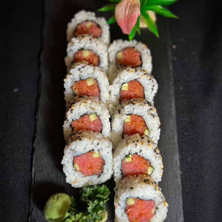 Delicious Tuna Roll Experience